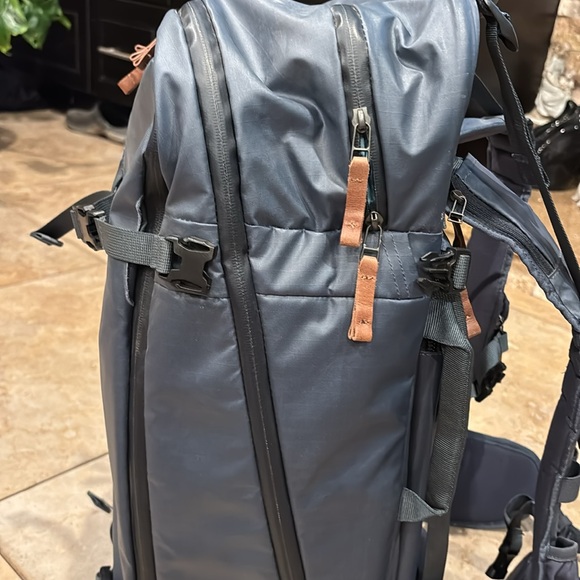 SHIMODA DESIGNS EXPLORE 40 BACKPACK Like New 24x14x10 Blue Night - Picture 4 of 16